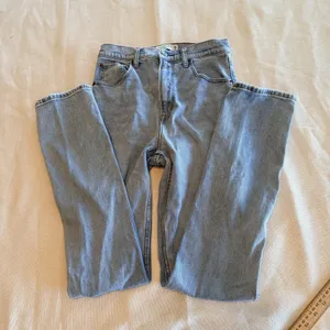 Abercrombie & Fitch 90s Slim Straight Ultra High Rise Curve Love Jeans 26/2 thumbnail 3