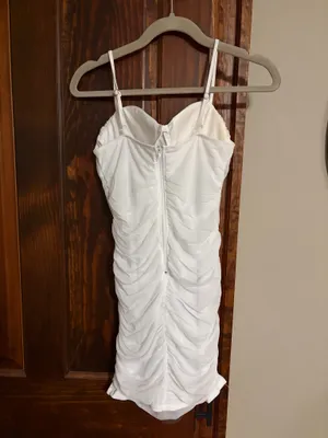 White dress Size M thumbnail 2