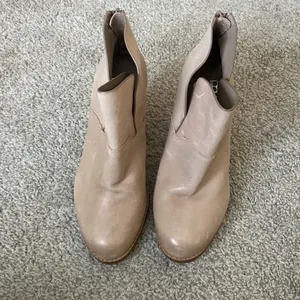 Gianni Bini Nude Leather Tulip‎ Split Shaft Ankle Booties Block Heel Size 7M thumbnail 2