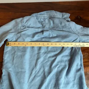 Urban Daisy Button-Up Shirt Womens‎ Size S Light Blue Chambray Denim Look thumbnail 4