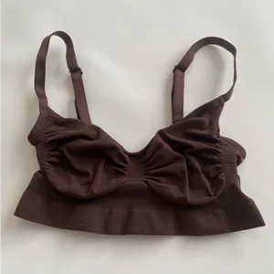 Skims sculpting bralette COLOR COCOA‎ SIZE:XS. NWOB thumbnail 2