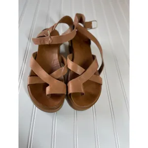 Inuovo Brown Leather Platform Sandals Strappy Flatform Toe Loop Womens 40 thumbnail 2