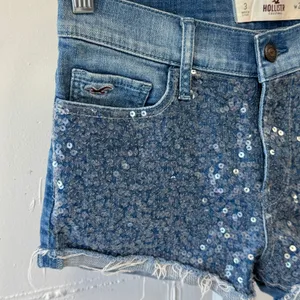 Hollister Sequin Front Raw Hem Denim Shorts Medium Wash Blue W26 Festival Boho thumbnail 4