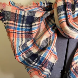 Women's Blanket Oversized Scarf Cream White Red Blue Navy Plaid Frayed Hem thumbnail 4