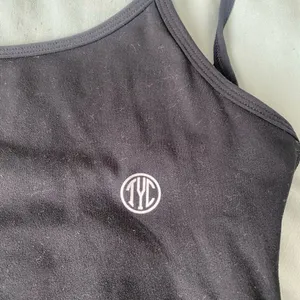 workout top Black thumbnail 2