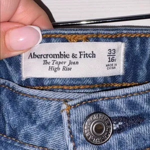 Abercrombie & Fitch Curve Love The Taper High Rise Jeans Blue Size 16 thumbnail 6