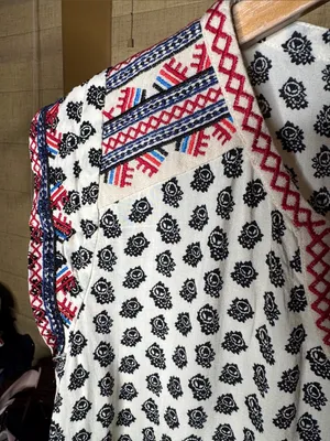 THML Embroidered Boho Print V-Neck Top White Black Red Blue Size Small thumbnail 4