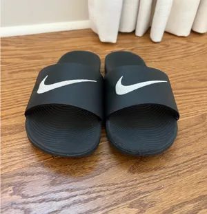Black Nike Women’s Slides thumbnail 2