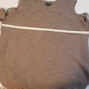 Express tan cutoutlightweight sweater thumbnail 6
