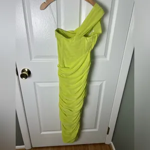 House of CB Green One Shoulder Valentina Lime Asymmetric Cut Out Midi Dress XS thumbnail 8