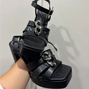 ZARA Black platform heels thumbnail 2