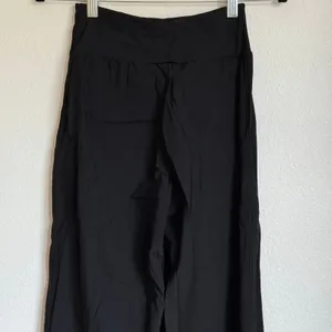 NWT Halara High Waisted Side Pocket Flare‎ Leggings in Black thumbnail 5