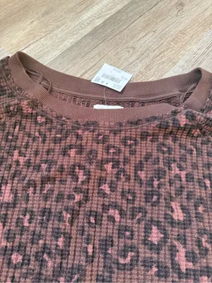 American Eagle Big Hug Leopard Waffle Knit Crewneck Sweatshirt Brown Black XXL thumbnail 5