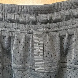 Lululemon Relaxed-Fit Mesh Training Short 8" NWT Sz 4, Black. thumbnail 4
