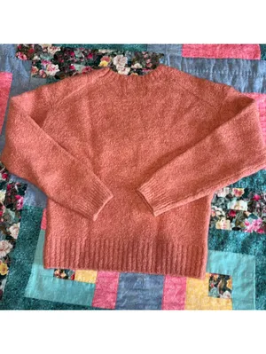 Everlane 65% WOOL Blend Coral Bouclé Woman’s Cozy Sweater, Size Small Outdoor thumbnail 3