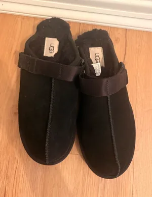 Ugg Slippers thumbnail 1