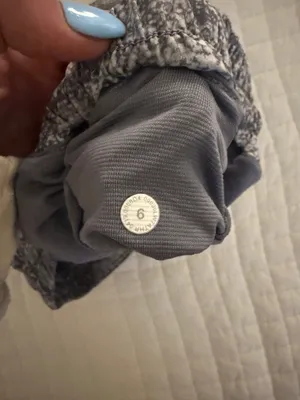 Lululemon Shorts Hotty Hot 2.5" thumbnail 4