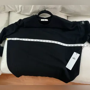 ALO Yoga NWT Unisex Wool Cashmere New Class Crewneck Sweater Black Size M thumbnail 9