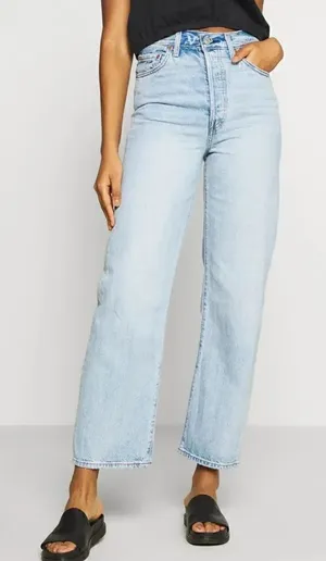 NWT Levi's Ribcage Straight Ankle Jeans thumbnail 1