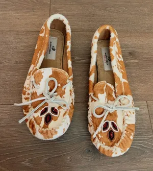 Manitobah RARE Cowhide Beaded Kayak Moccas Loafers US 11 thumbnail 1