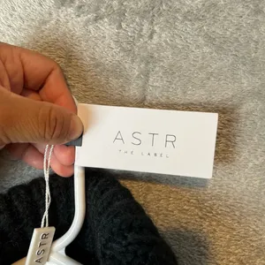 Astr The Label‎ Sz Small Lynn Embellished Cold Shoulder Turtleneck Sweater New thumbnail 7