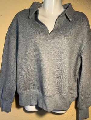 Grey Quilted Knit Polo Pullover Gray Size M thumbnail 1