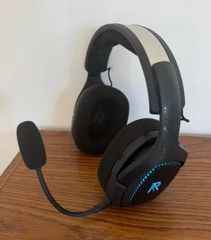 Wireless Gaming Headset with Detachable Microphone – RGB LED thumbnail 1