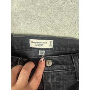 Abercrombie & Fitch The 90s Straight Ultra High Rise Jeans 27/4 Black Curve Love thumbnail 4