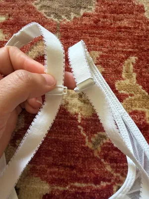 Wireless V-Neck Bralette - White thumbnail 5