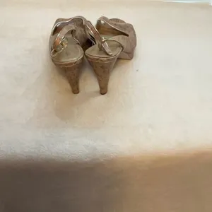 FIONI Clothing Tan and Gold Heels Slingback thumbnail 3