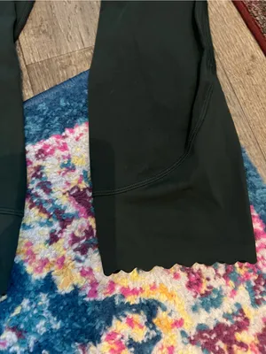 Lululemon Women’s Dark Green scalloped leggings thumbnail 5