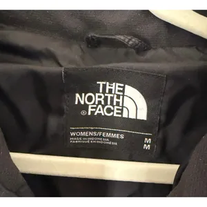 The North Face Women Nitchie Insulated Parka in Black sz. M thumbnail 4