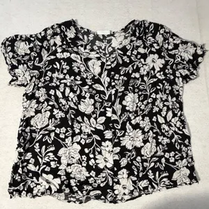 Croft & Barrow Womens 3X Black White Floral Rayon Button Front Short Sleeve Top thumbnail 1