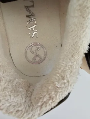 ​Sam & Libby Cream & Taupe Suede Strap Sneakers Sherpa Lined Gum Sole - Women's thumbnail 6