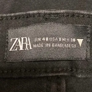 Zara Women's Black Slit Hem High Waisted Casual Slim Straight Denim Jeans Size 8 thumbnail 4
