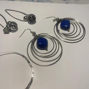Women’s Lot Of 4 Silver Tone Dangle Costume Earrings Pierced Beaded Mix thumbnail 4