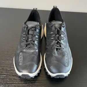 KEEN Women's Black White Trail Hiking Shoes Sneakers Size 9.5 thumbnail 2