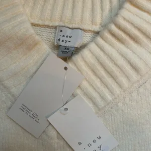 a new day Cream V-Neck Sweater thumbnail 2