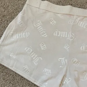 PJ shorts in Ivory. L thumbnail 5