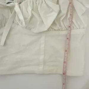 Aritzia Women's White Milkmaid Crop Top XS Puff Sleeve Tie Front Cottagecore Blouse Boho thumbnail 8