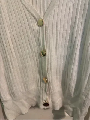Ribbed V-Neck Button Front Cardigan in Cream thumbnail 2