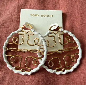 Tory Burch | White Enamel and Gold Twisted Miller Hoop Earrings thumbnail 1