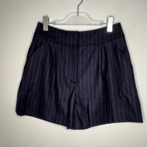 Veronica Beard Haina Navy Pinstriped Short Size 8 thumbnail 4