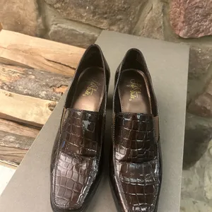 Life Stride Sophisticated Brown Crocodile Pattern Loafers 9 1/2 M thumbnail 2