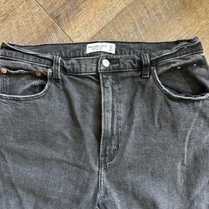 Abercrombie & Fitch Ankle Straight Ultra High Rise Distressed Black Jeans 32 14R thumbnail 4