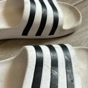 Adidas slides thumbnail 3