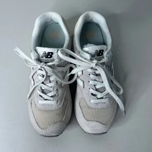 New Balance 574 White Grey Classics Size 7 thumbnail 2