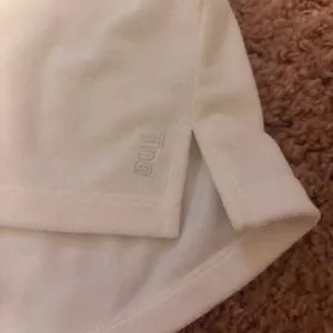Aritzia Tna Newcastle Shirt Terrycloth White Women’s Medium Cozy Short Sleeve thumbnail 9