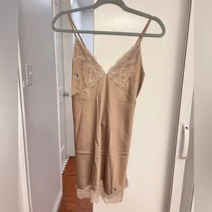 Abercrombie & Fitch Elegant Lace Trim Tan Slip Dress S thumbnail 2