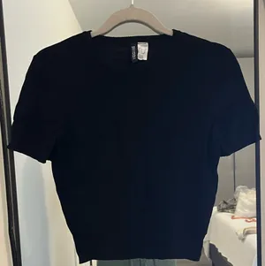 H&M Black Short Sleeve Top thumbnail 1